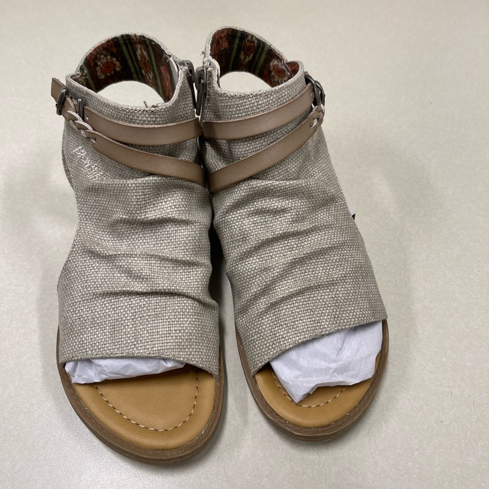 Blowfish sandals size 3 Beige